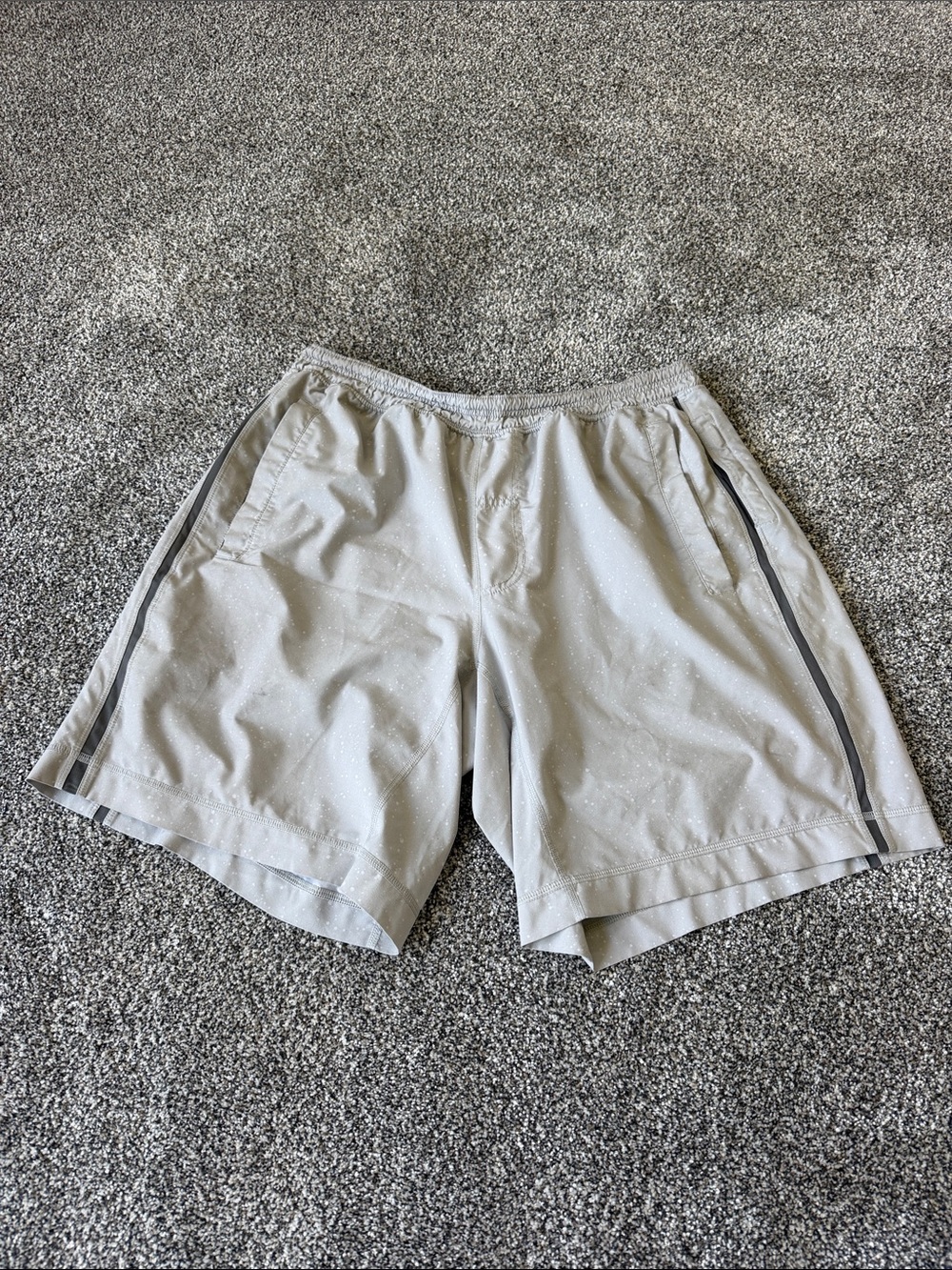lululemon athletica Men's Light Gray Athletic Shorts with Dark Gray Side Stripe